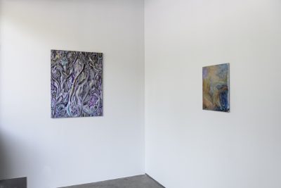 Siebren Versteeg
<em>Up The Ghost</em>
Installation view, left to right: <em> Up The Ghost </em>, 2022; <em> New Phone </em>, 2022.
bitforms gallery, New York
May 13 - June 11, 2022